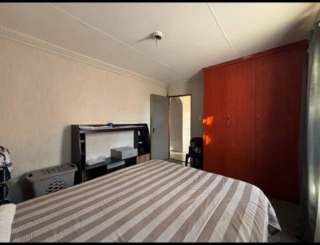3 BEDROOM HOUSE FOR SALE IN SEBOKENG ZONE 17